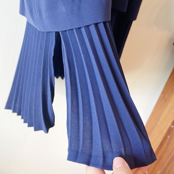 Theory Anastaza Winslow Crepe pleated tiered top in Sea Blue size small $295 - Picture 7 of 13